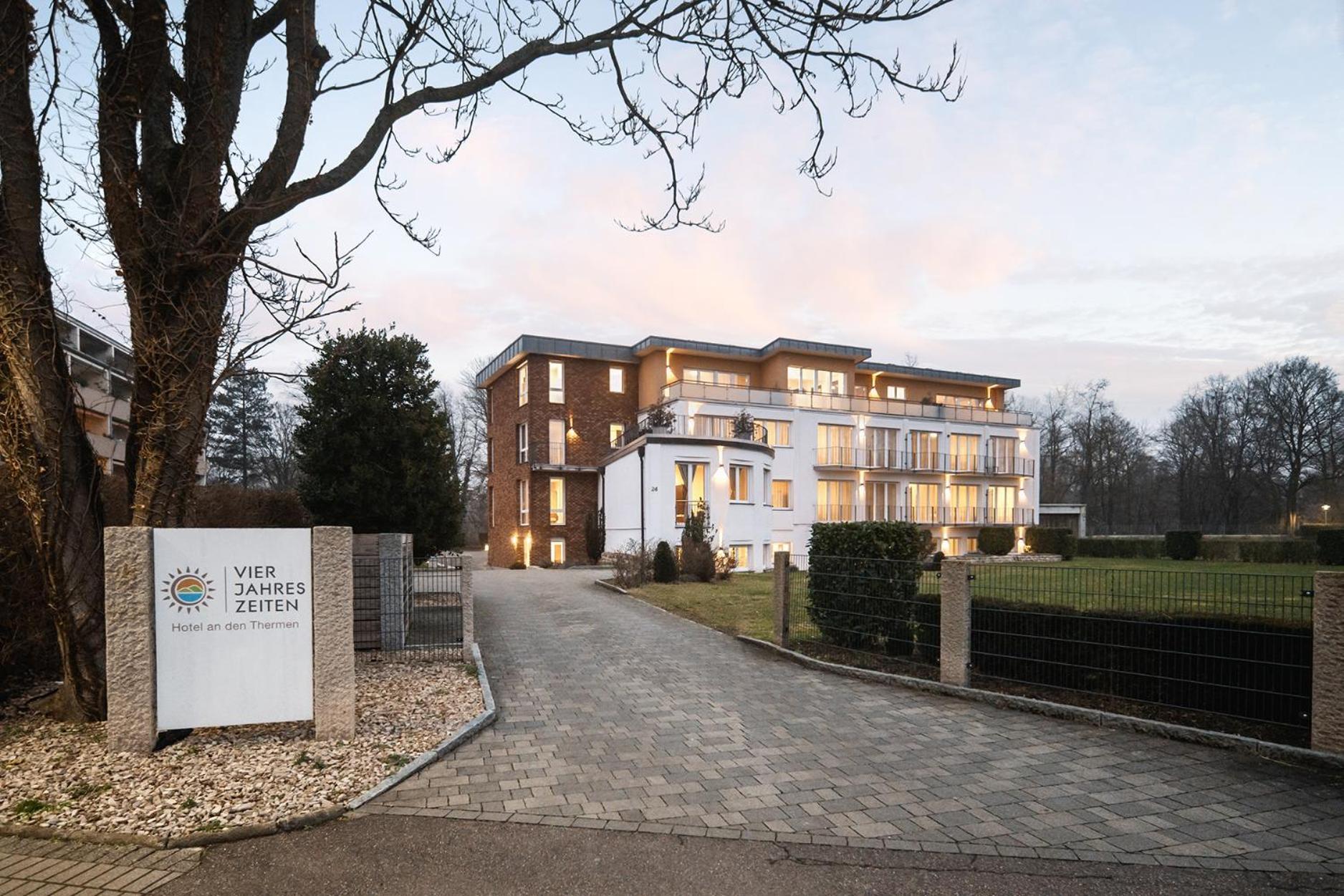 Hotel Vier Jahreszeiten Therme & Kliniken Bad Krozingen Naehe Freiburg & Schwarzwald Ideal Fuer Wellness Kur & Business Ausfluege 24H Check In- Wlan & Parken Gratis Exteriér fotografie