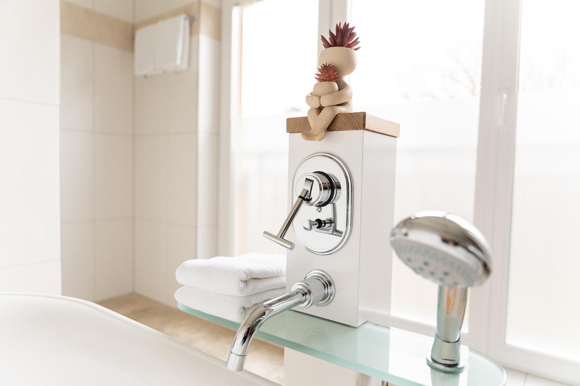 Hotel Vier Jahreszeiten Therme & Kliniken Bad Krozingen Naehe Freiburg & Schwarzwald Ideal Fuer Wellness Kur & Business Ausfluege 24H Check In- Wlan & Parken Gratis Exteriér fotografie
